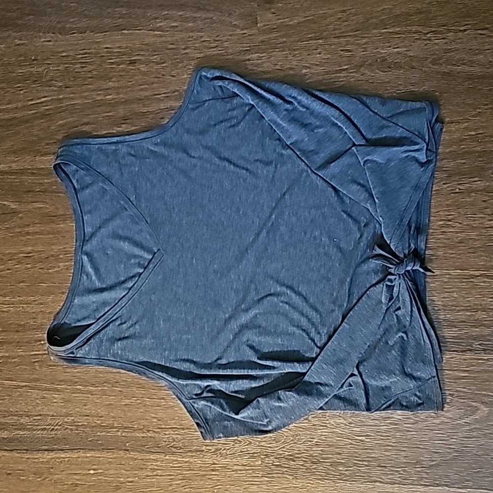 Lululemon crop tank oversized fit, tie front or back soft flow fabric sz 8 EUC!
